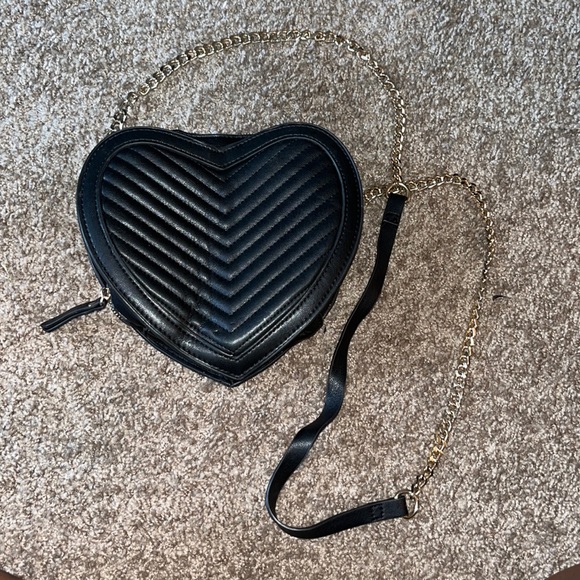 Forever 21 Handbags - Heart purse